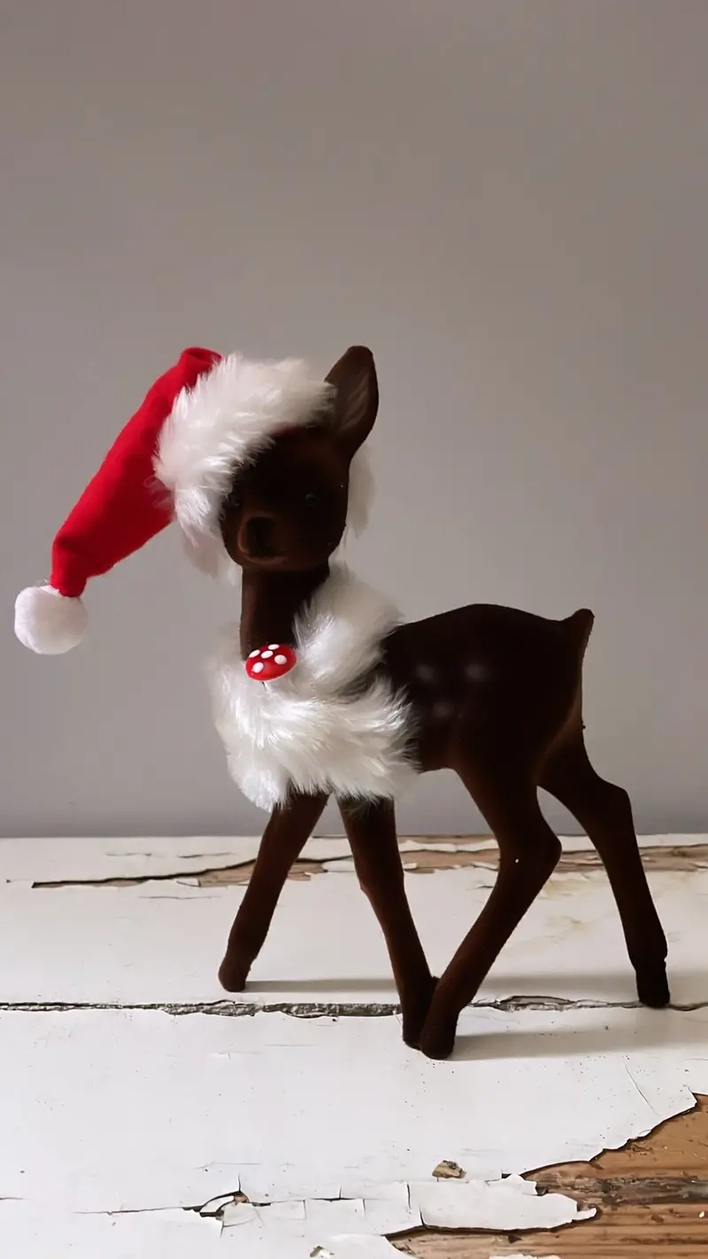 Bambi - Velvet - Santa Hat | Ino Schaller 1