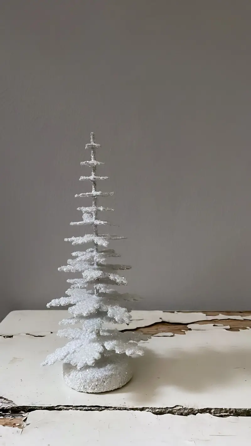 Brilliant White Glitter Spruce - Cardboard Christmas Tree  | Ino Schaller 1