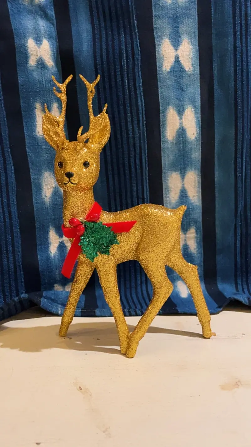 Glitter Deer - Brilliant Gold With Holly | Ino Schaller 1