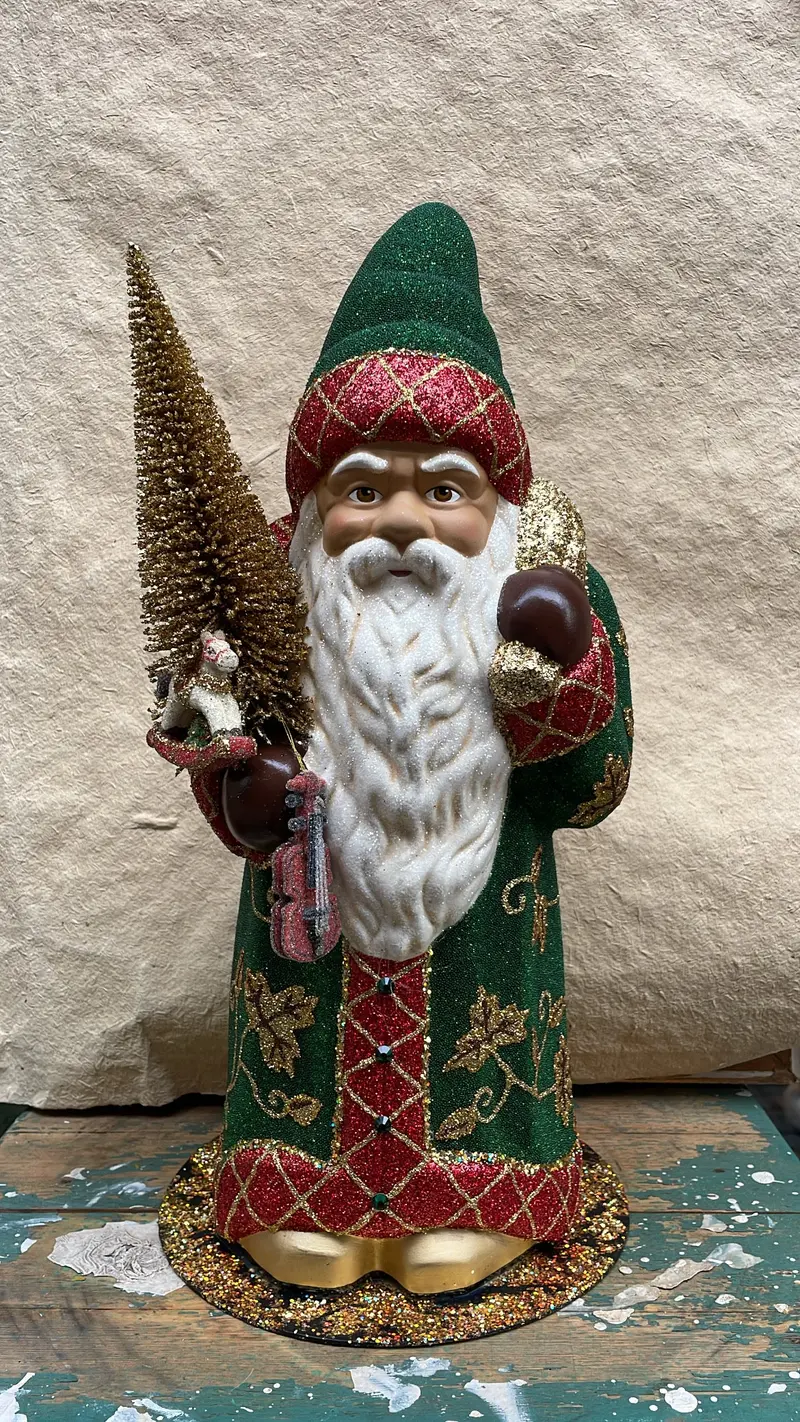 Green Beaded Santa With Red Trim, Goldleaf Boots & Crystals | Ino Schaller 1