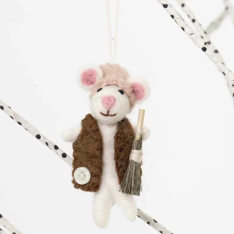 Mouse With Broom 1