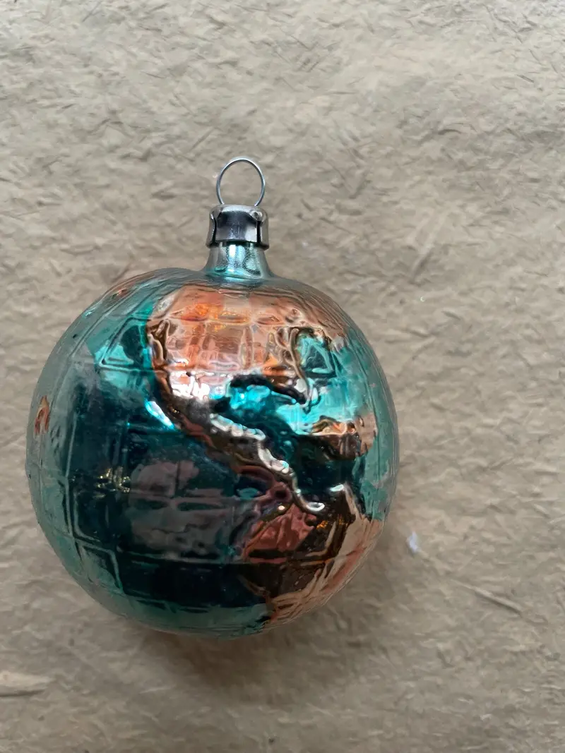 Nostalgic Hanging Globe 1
