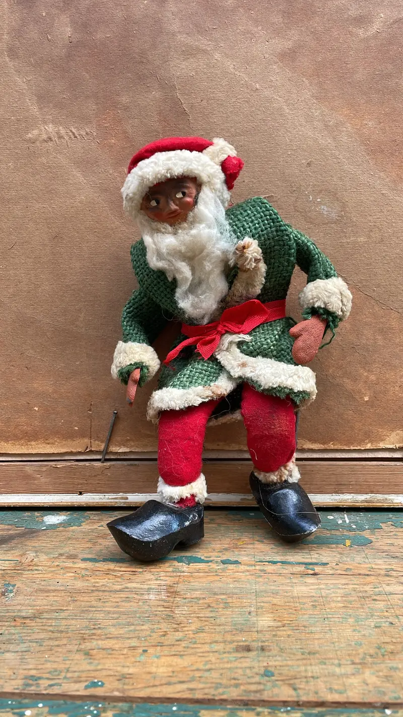 Vintage Scandinavian Santa With Green Coat — Handcrafted Mid-Century Jultomte Figurine 1